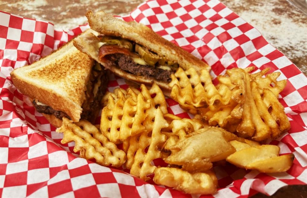 Eagles Club – Sweet & Spicy Burger
